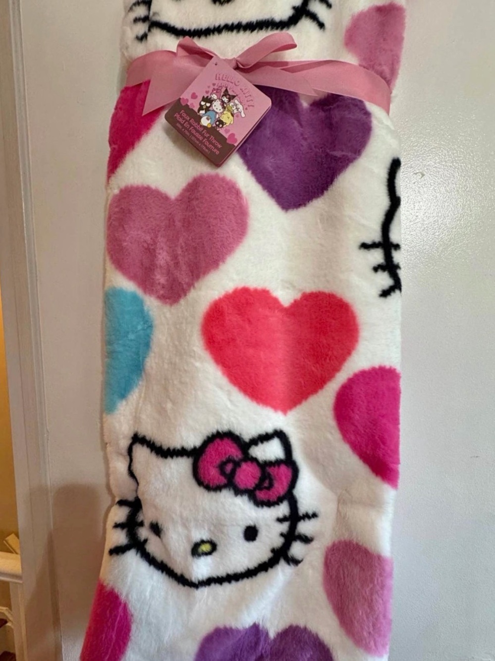 NWT 💜🩷🩵 Hello Kitty Hearts Colorful Faux Fur Rabbit Throw Blanket  50”x 70”
